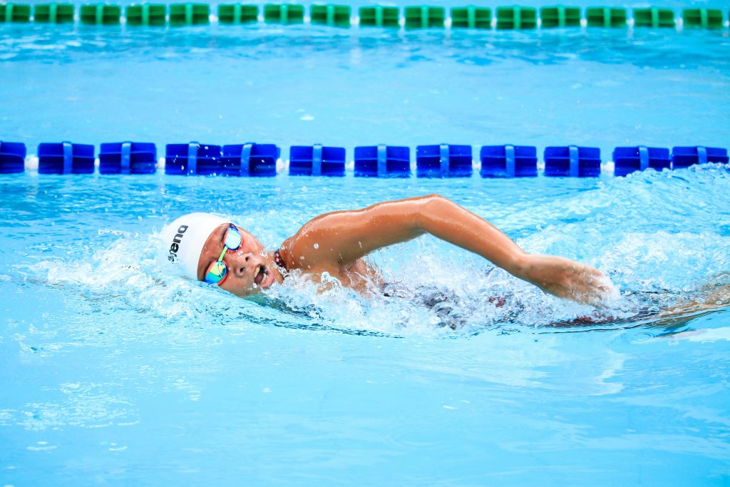 Zwemmen: de perfecte ondersteuning van je fitnessprogramma